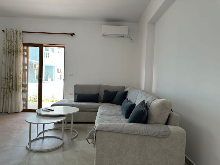 Apartment With Garden - Saranda