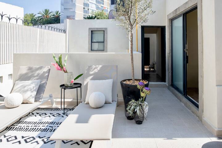 Big Groups welcome! Private Rooftop-18BR-12BATH gallery image 3