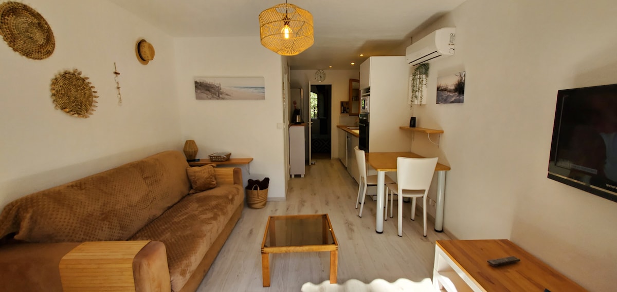 Beliebte Airbnb-Anzeige: In the pine forest, close to the sea, garden. in Roquebrune Sur Argens