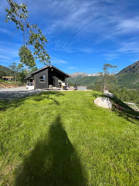 All-year cottage, fjord, mountains