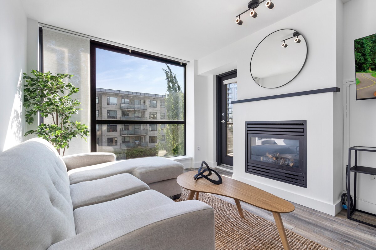 Upscale Lonsdale Quay Condo