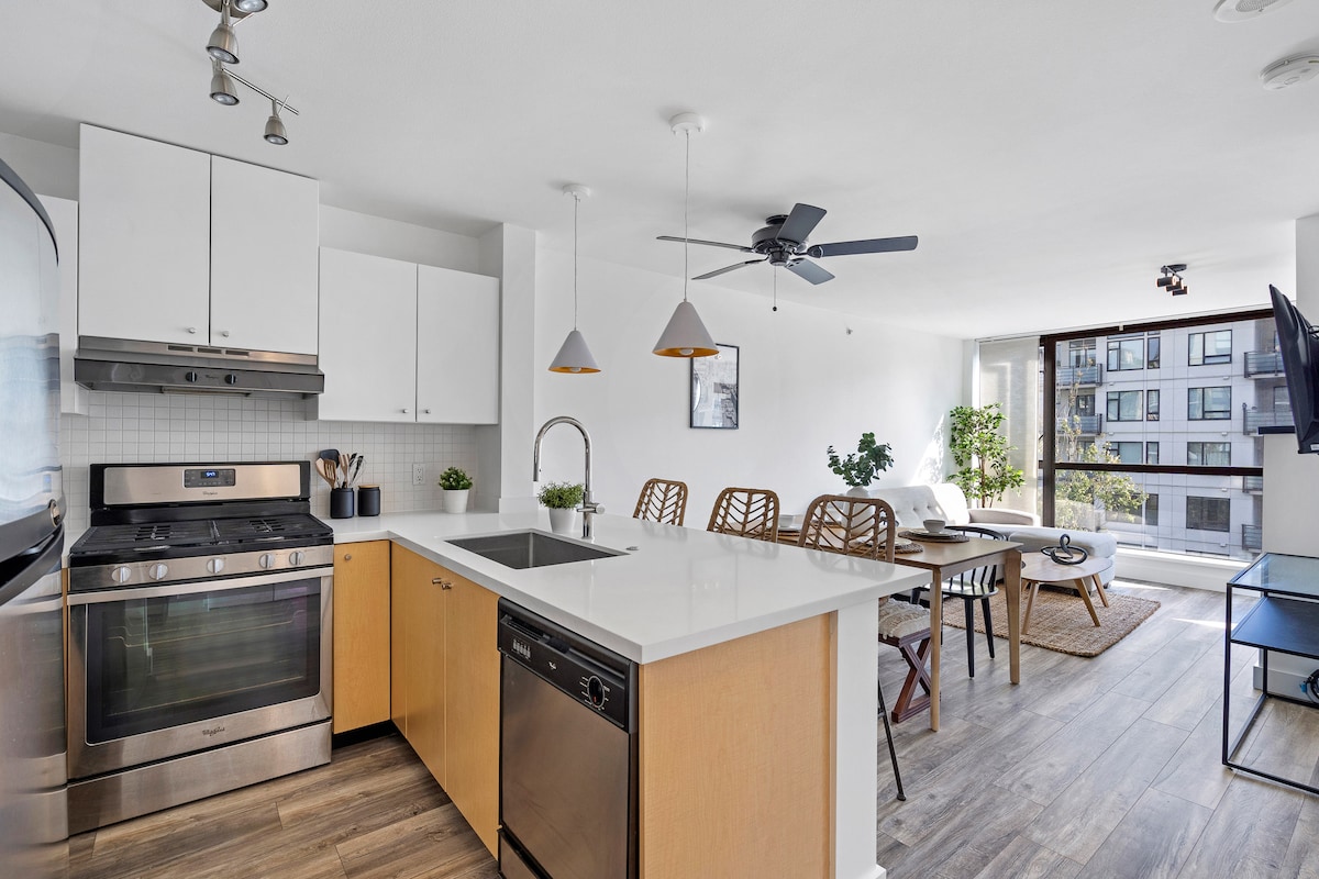 Upscale Lonsdale Quay Condo