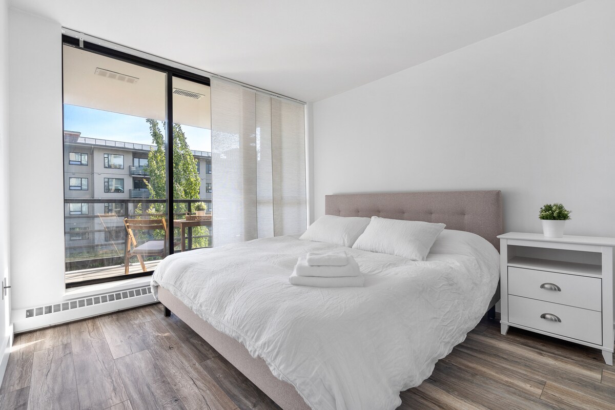 Upscale Lonsdale Quay Condo