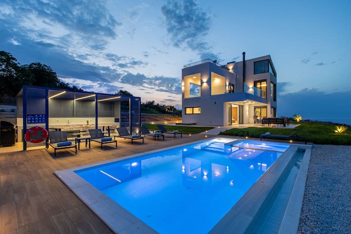 Brand NEW Luxury villa*Private Pool*Seaview & BBQ