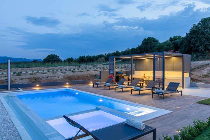 Brand NEW Luxury villa*Private Pool*Seaview & BBQ gallery image 3