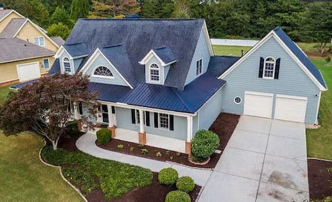 Luxury Hidden Convenient Oasis *Pool & Hot tub*