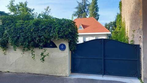 Gîte La Belle Etoile – center, private parking