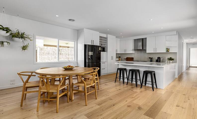 Summertimes with pool, spa and short walk to beach gallery image 3