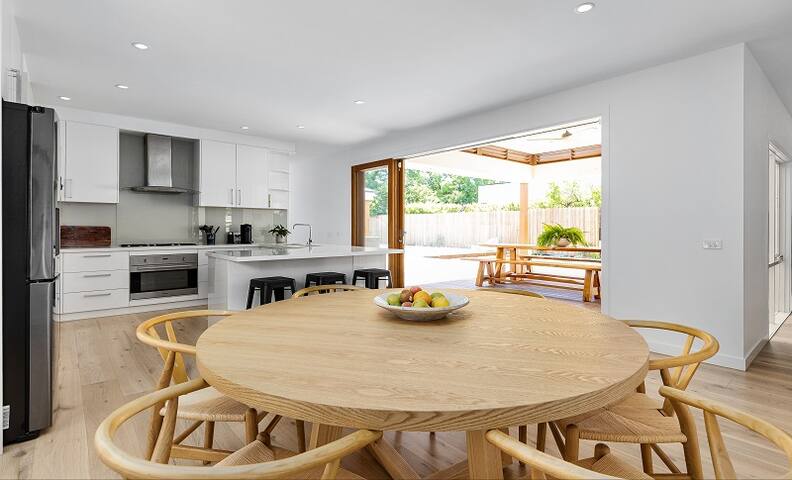 Summertimes with pool, spa and short walk to beach gallery image 4