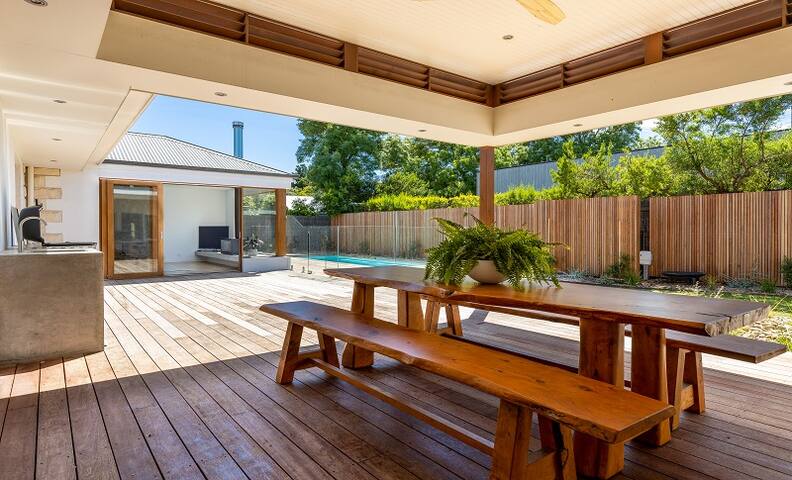 Summertimes with pool, spa and short walk to beach gallery image 5