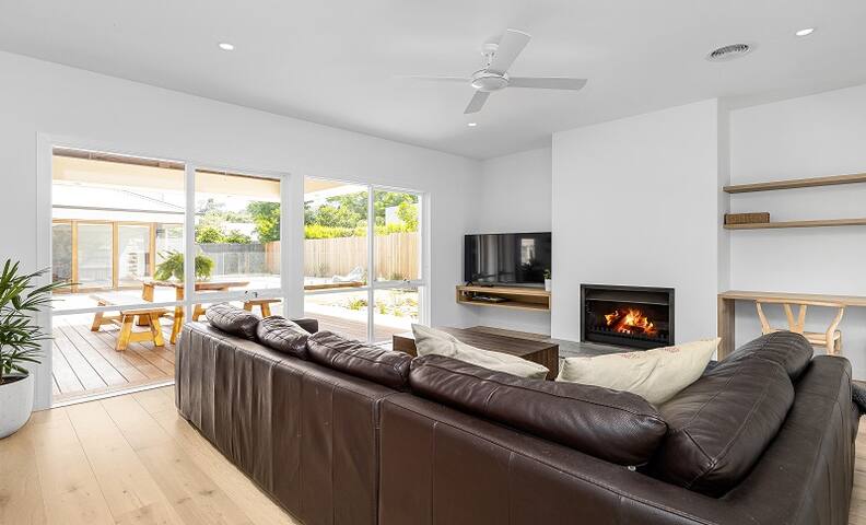 Summertimes with pool, spa and short walk to beach gallery image 2