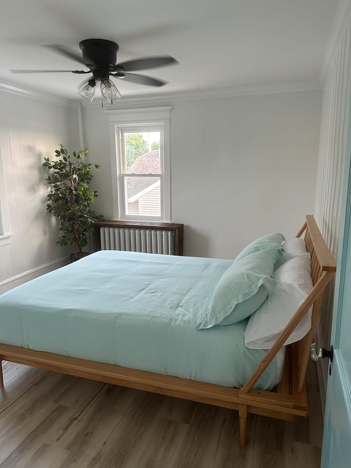 Queen Upstairs Bedroom 3