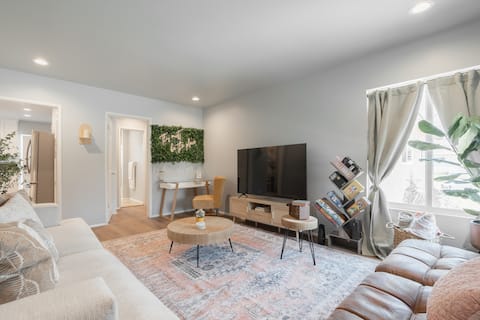 Modern Getaway Near LA and OC w Free Parking
