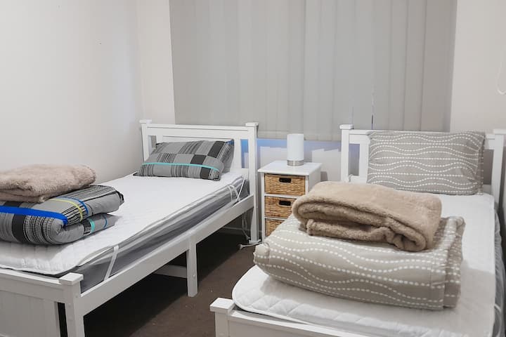 Kreveti za jednu osobu s električnim dekama