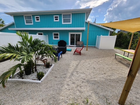 Grand Coastal Getaway! 6BR duplex w/ 3 KING beds