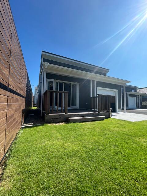 stylish vacation garage house/indoor BBQ possible