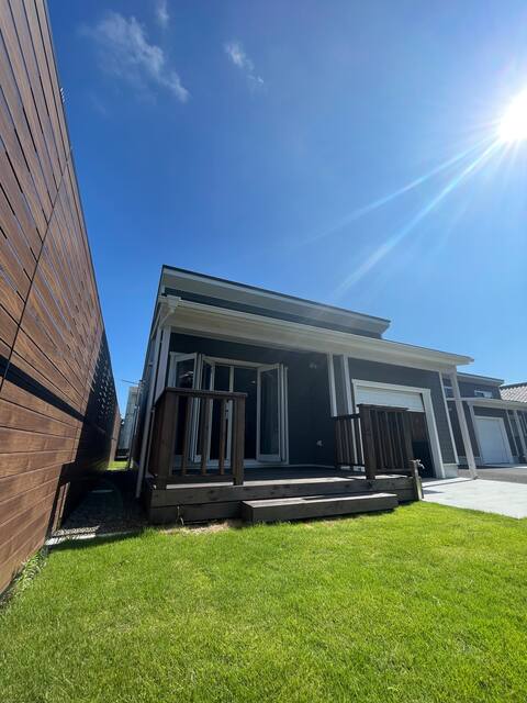 stylish vacation garage house/indoor BBQ possible