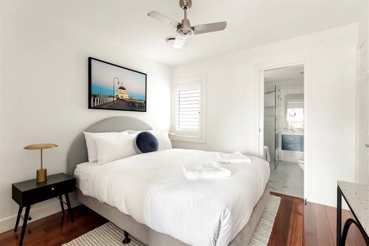 Brilliant Port Melbourne Central Townhouse gallery image 3