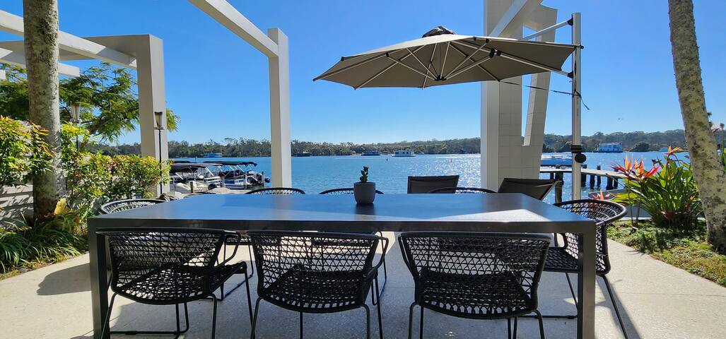 Luxury Waterfront Escape gallery image 5