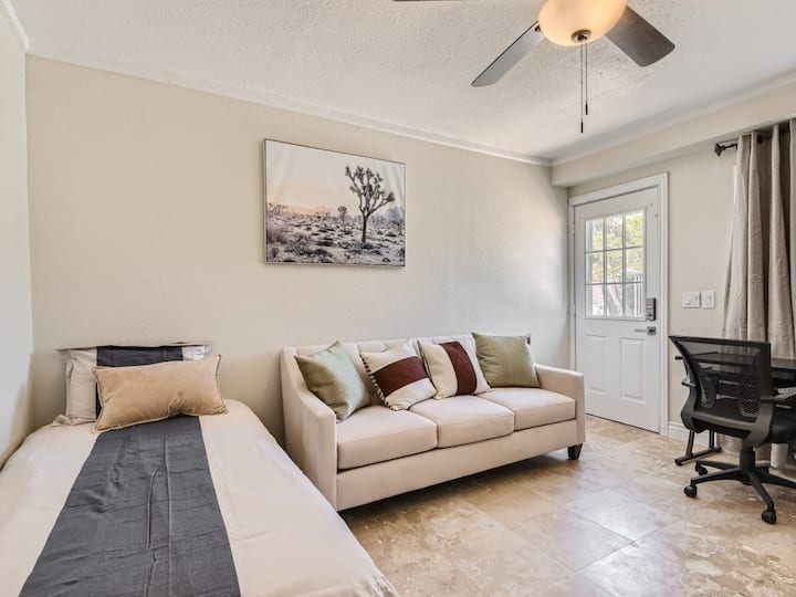 New Renovation Villa #3* Pool*5 Min To Strip - Las Vegas, NV