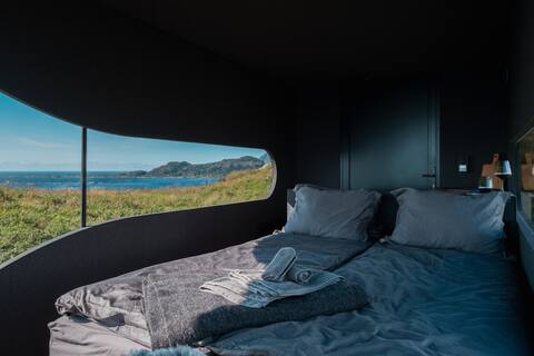 Top performing Airbnb: Birdbox Reksta - Sleep with the sea right outside in Kinn