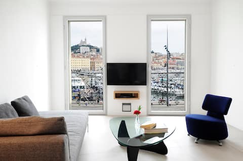 Popular Airbnb listing: The Nest At the heart of the Old Port in Marseille 2e Arrondissement