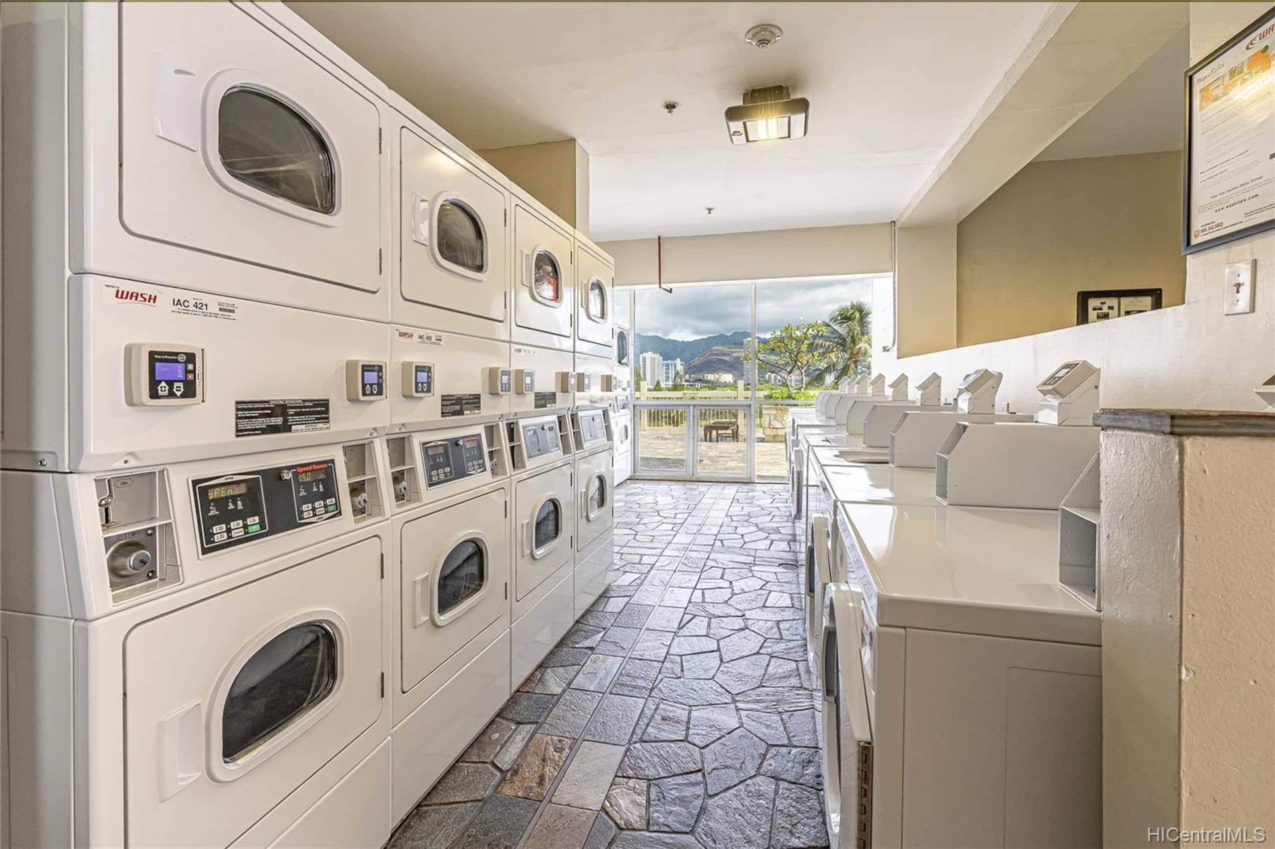 33F-High Floor Studio w/Diamond Head & Ocean Views - Image 47