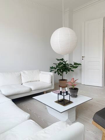 Beautiful and spacious home by the lakes gallery image 5