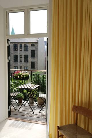 Beautiful and spacious home by the lakes gallery image 4