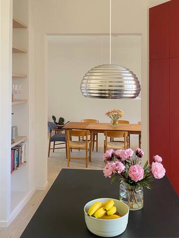 Beautiful and spacious home by the lakes gallery image 3