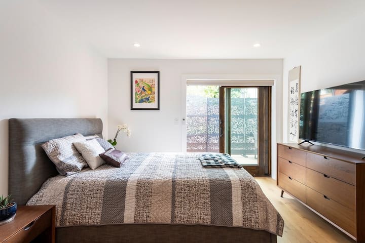 Luxurious Unit Steps from Golden Gate Park