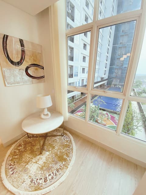 BSD cozy Roseville Soho w/ Pool View Bliss!