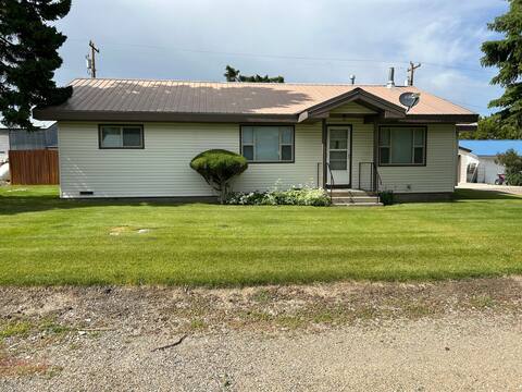 Cozy cottage in heart of Challis.