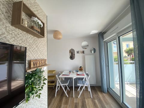 COZY apartment 5 minutes' walk from the beaches