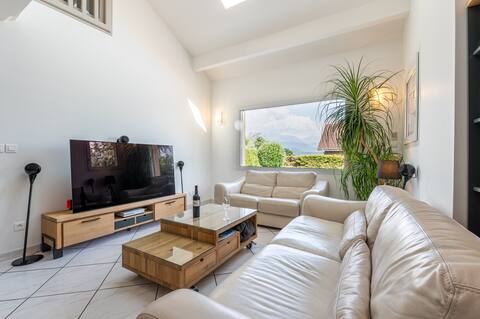 Luxury villa, swimming pool, quiet, mountain view
