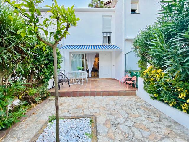 house with parking by the sea! 6/7 pax