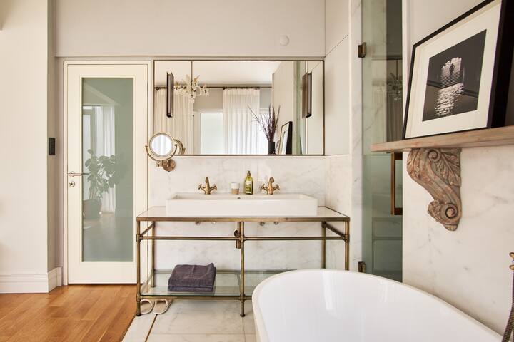 Best House Spacious Apt Best Street Nişantaşı gallery image 4