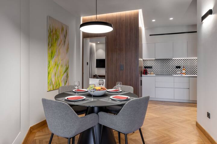 Athens.bliss Three in the Heart of the City gallery image 4