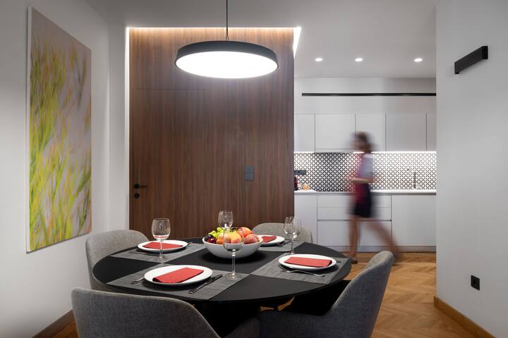 Athens.bliss Three in the Heart of the City gallery image 3