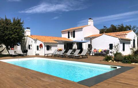 House with large heated pool by the sea