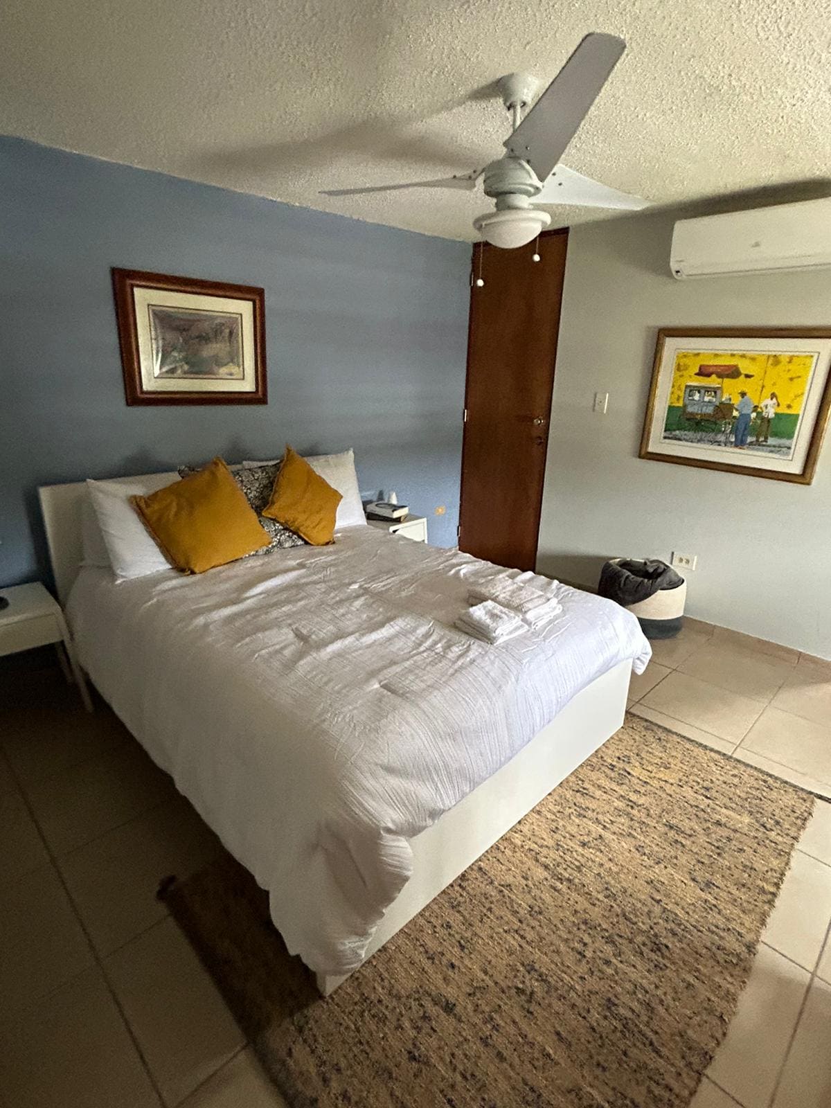 1号卧室：主卧双人床（可睡2人）