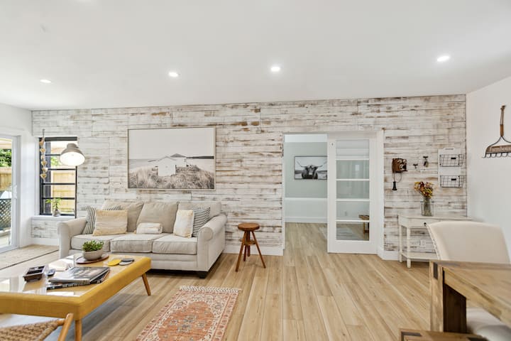 Farmhouse Style W/cowboy Pool & Tiki Bar - Fort Lauderdale, FL