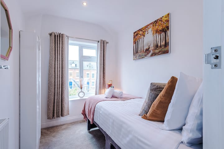 3つ目の寝室は寝室2の外にあり、シングルベッドがあります。