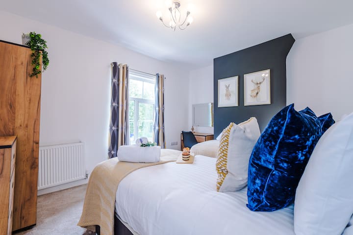 寝室1は、快適なシングルベッドと同じように快適なスーパーキングとして構成できます。