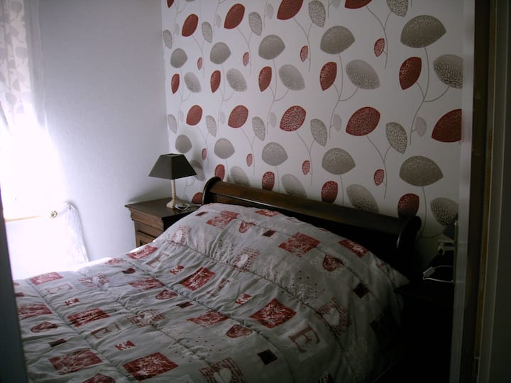 საძინებელი მშობლები  160 X200 საწოლები და გარდერობი