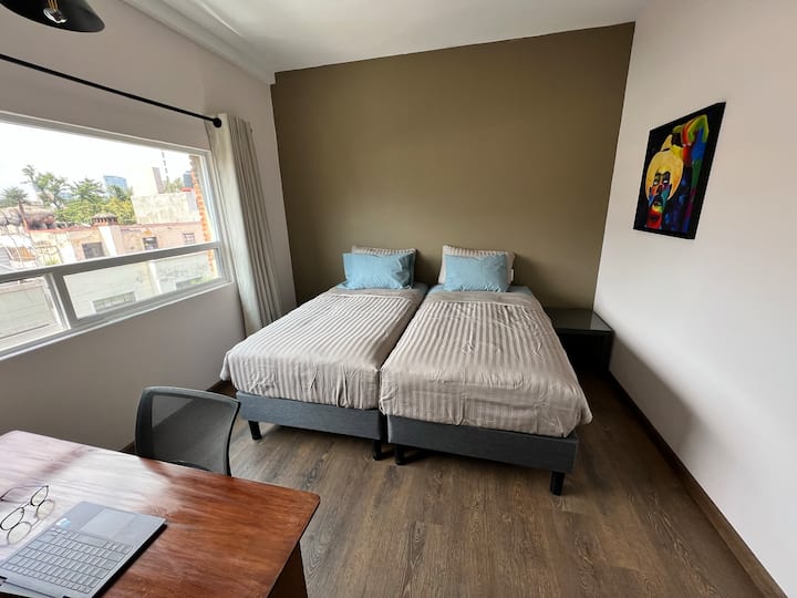 公寓二楼的2号卧室，可选1张加大双人床