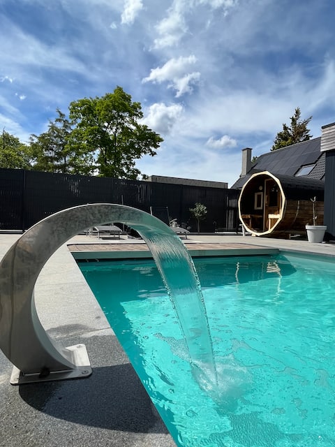 Heated pool villa, Jacuzzi & sauna