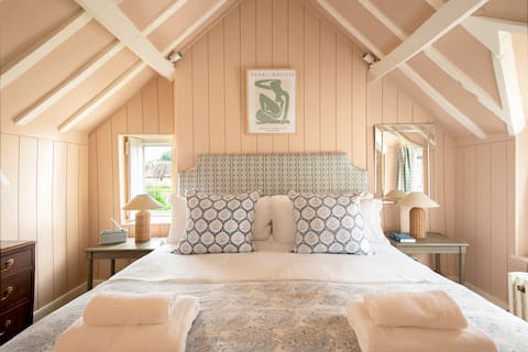 Unique Luxury Cottage in Bruton