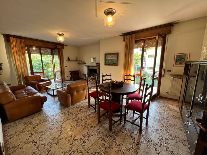 Casa Rossa Al Lago - Apto Grande Primo Piano - İtalya