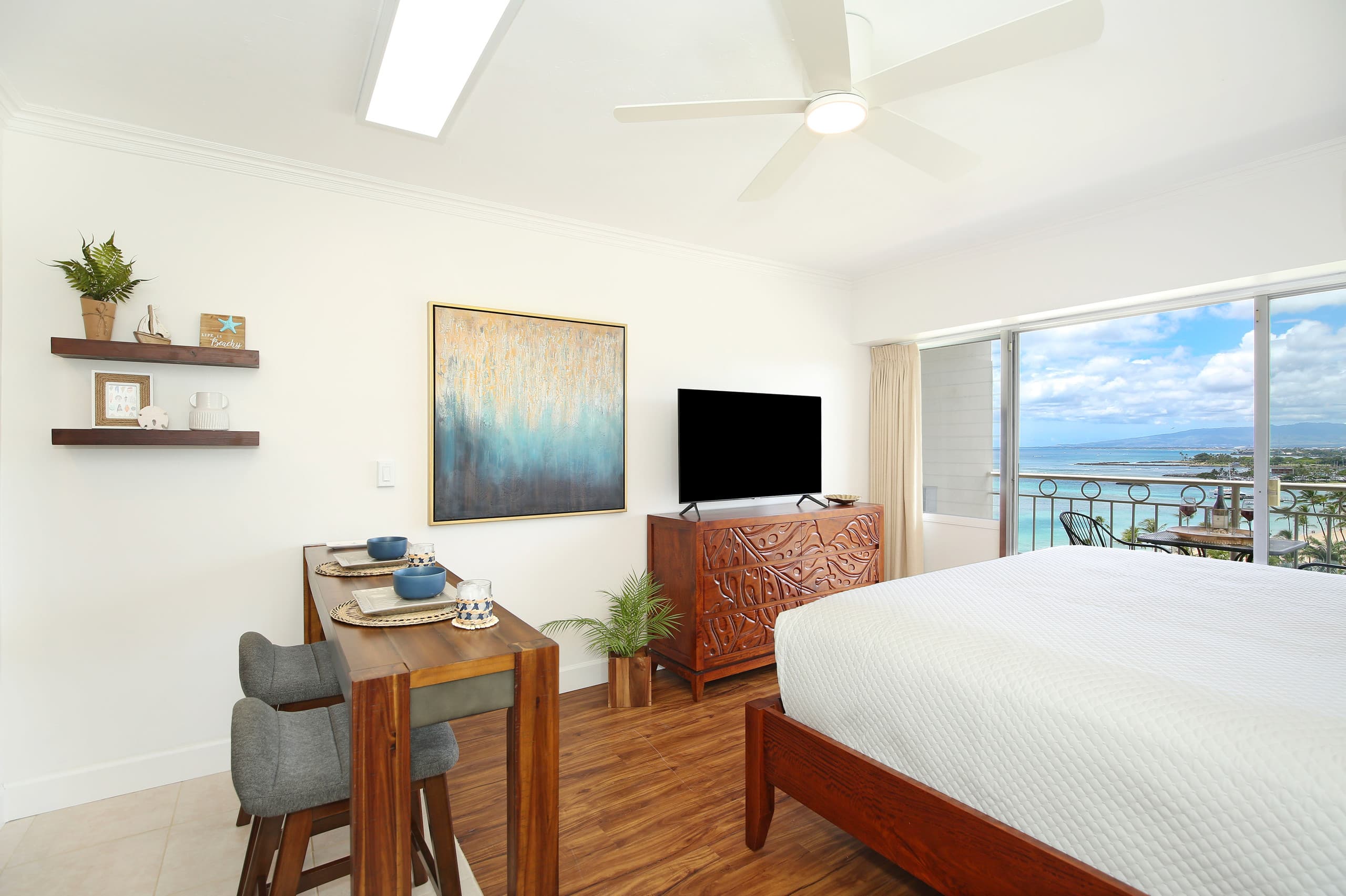 Condo in Honolulu · ★5.0 · Studio · 1 bed · 1 private bath - Image 2